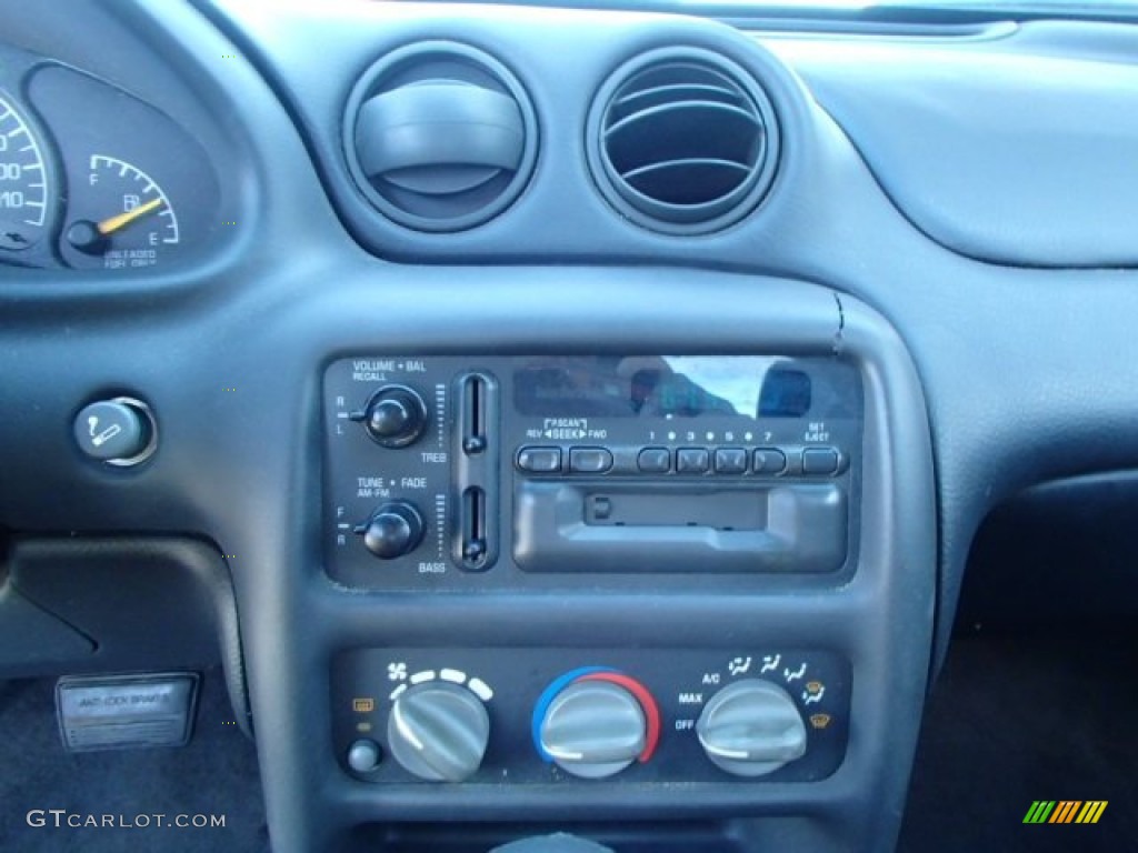 1998 Pontiac Grand Am GT Coupe Controls Photos