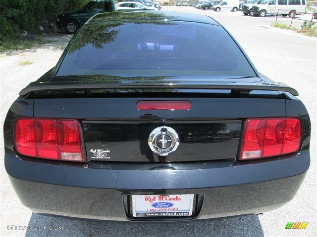2005 Mustang V6 Premium Coupe - Black / Dark Charcoal photo #6