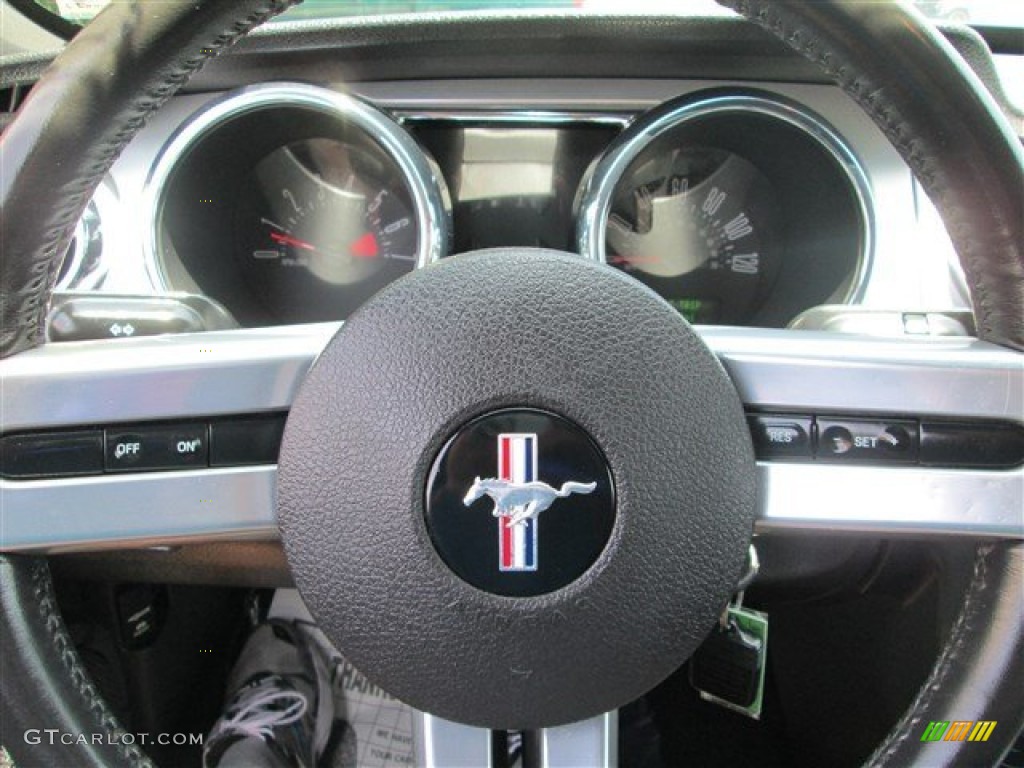 2005 Mustang V6 Premium Coupe - Black / Dark Charcoal photo #13