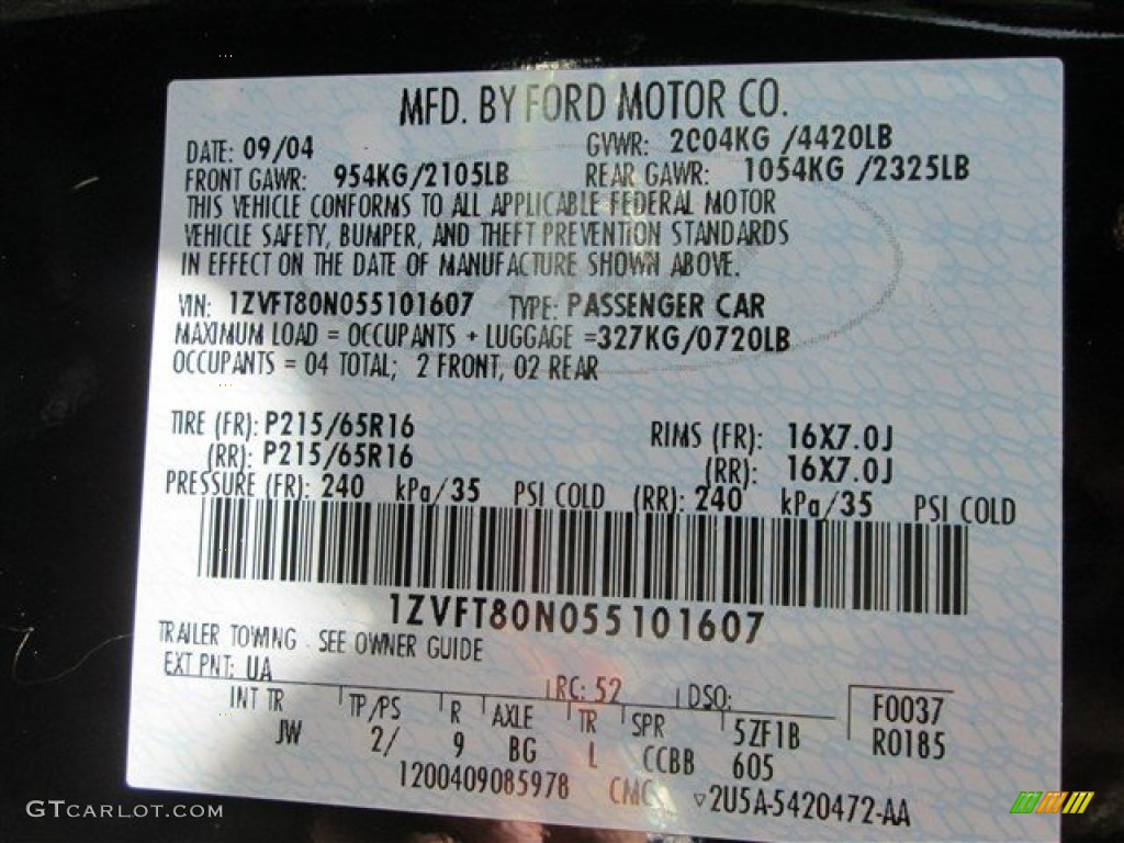 2005 Mustang V6 Premium Coupe - Black / Dark Charcoal photo #17