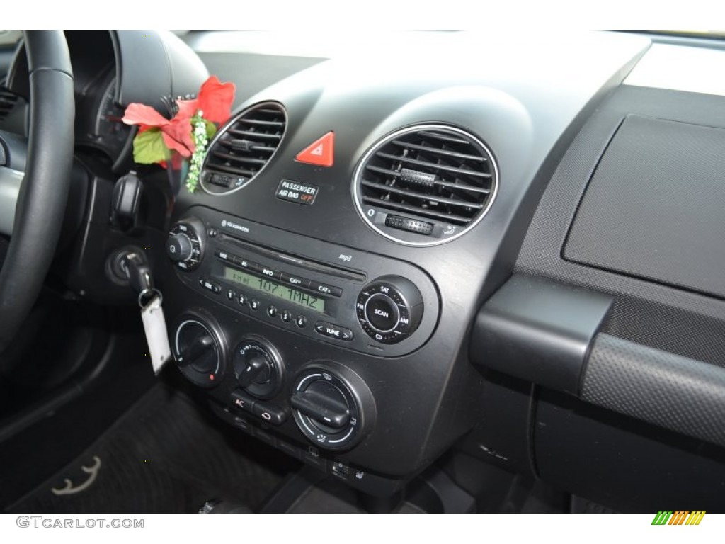 2009 Volkswagen New Beetle 2.5 Coupe Controls Photo #83909506