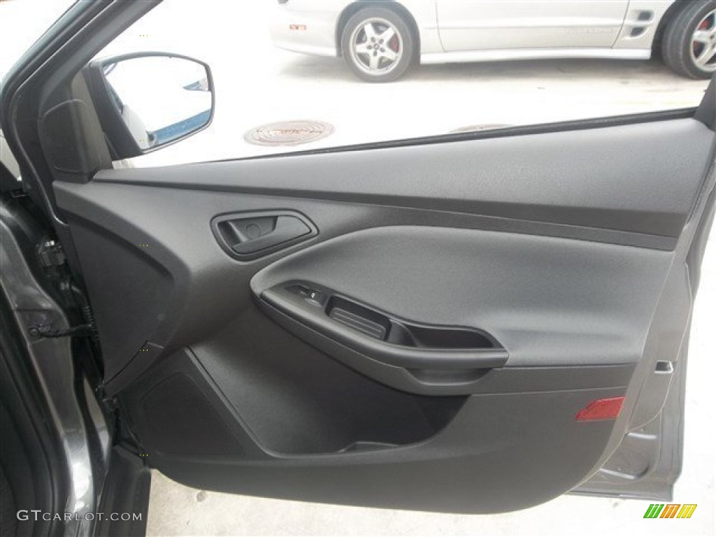 2014 Focus S Sedan - Sterling Gray / Charcoal Black photo #7