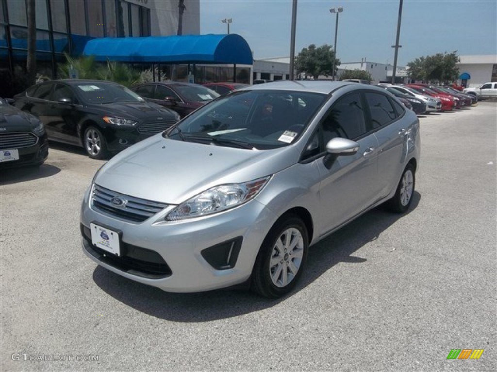 2013 Fiesta SE Sedan - Ingot Silver / Charcoal Black photo #1