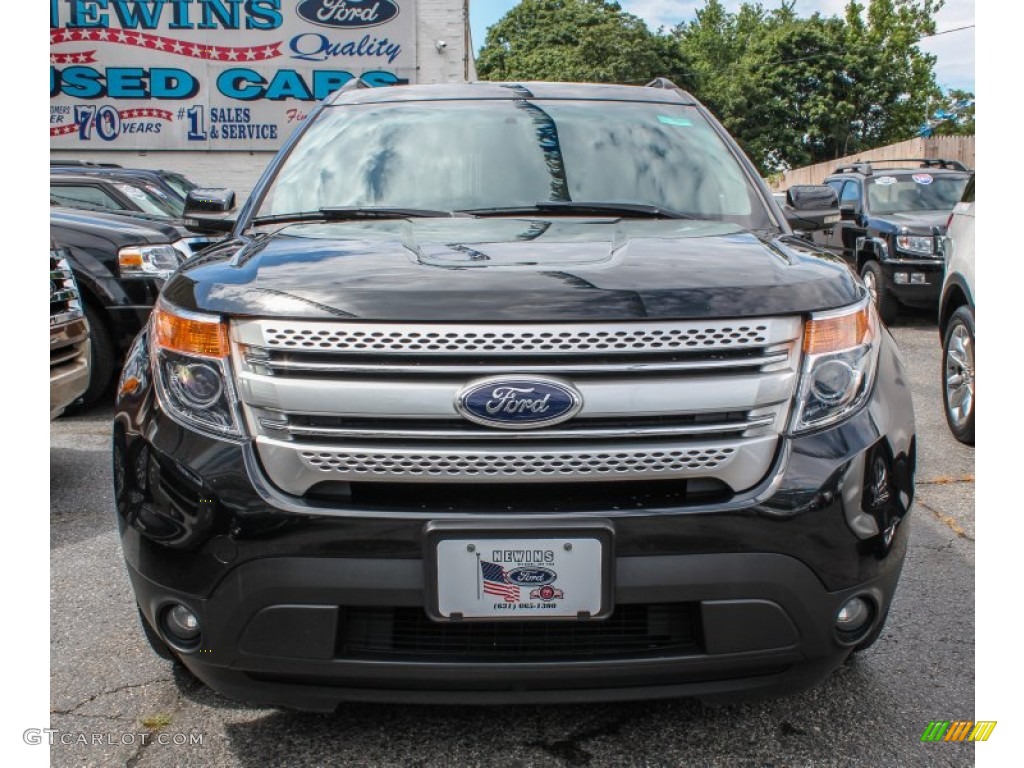 2011 Explorer XLT 4WD - Tuxedo Black Metallic / Medium Light Stone photo #2