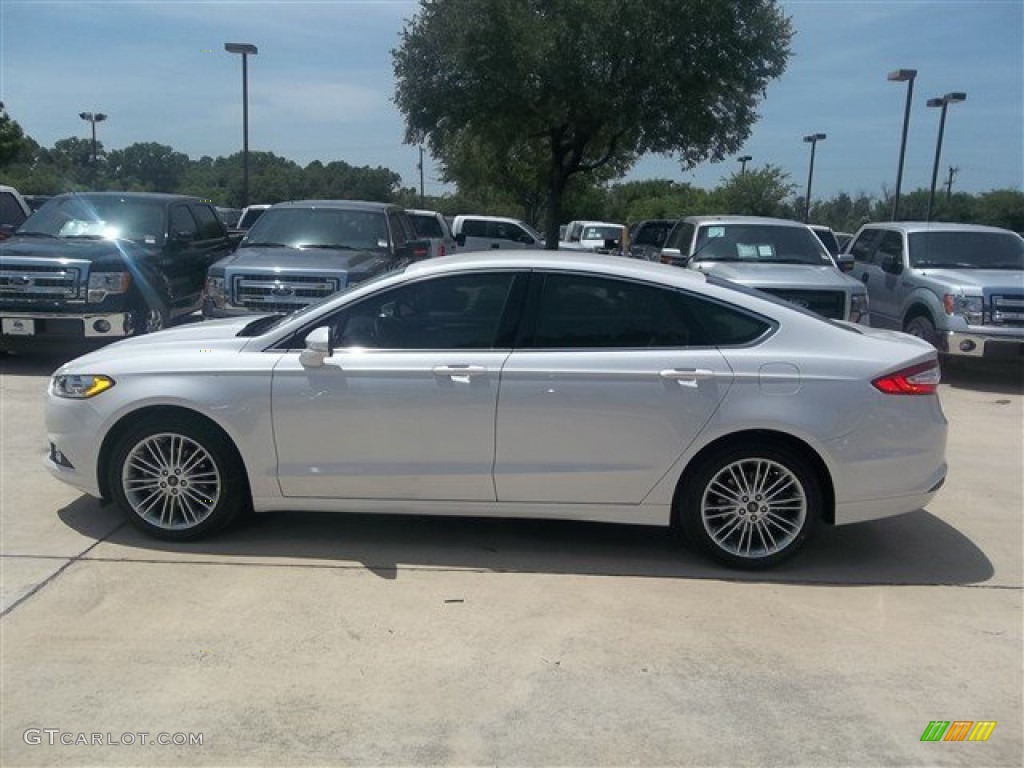 2013 Fusion SE 1.6 EcoBoost - White Platinum Metallic Tri-coat / Dune photo #2