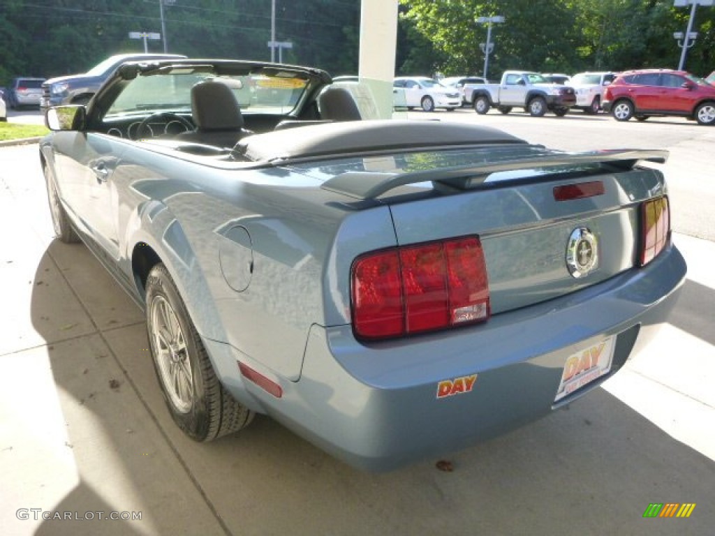 2005 Mustang V6 Premium Convertible - Windveil Blue Metallic / Dark Charcoal photo #4