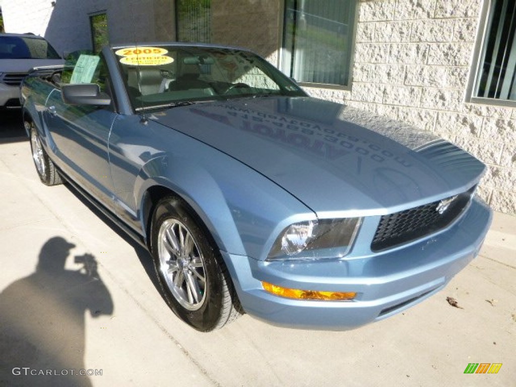 2005 Mustang V6 Premium Convertible - Windveil Blue Metallic / Dark Charcoal photo #7