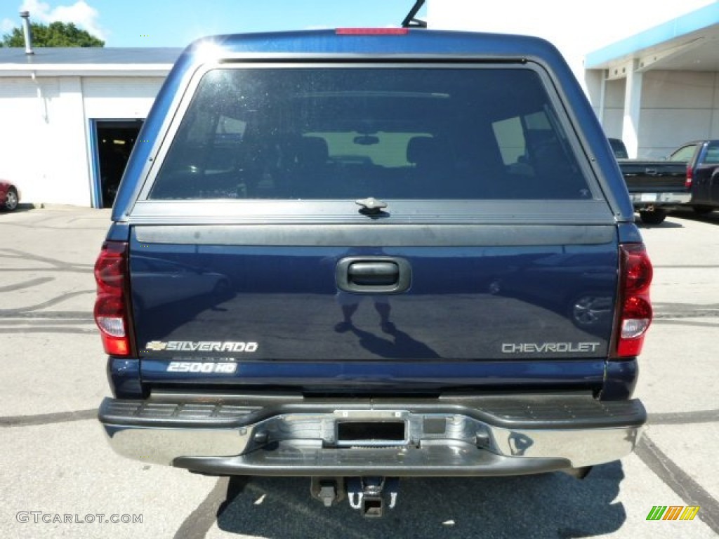 2005 Silverado 2500HD LS Crew Cab 4x4 - Dark Blue Metallic / Dark Charcoal photo #4