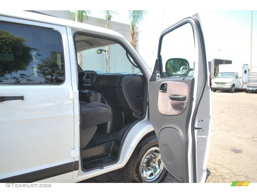 2001 Ram Van 3500 Passenger - Bright White / Dark Slate Gray photo #13