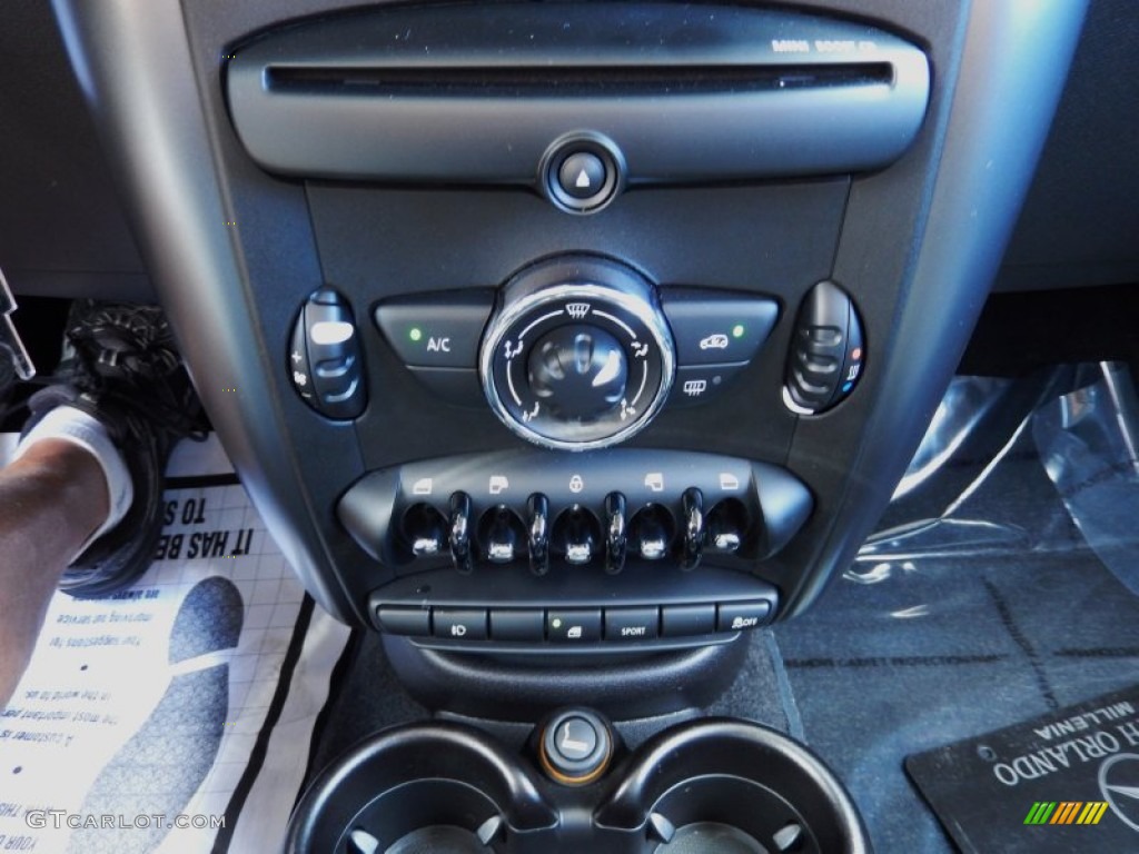 2012 Mini Cooper S Countryman Controls Photo #83940240