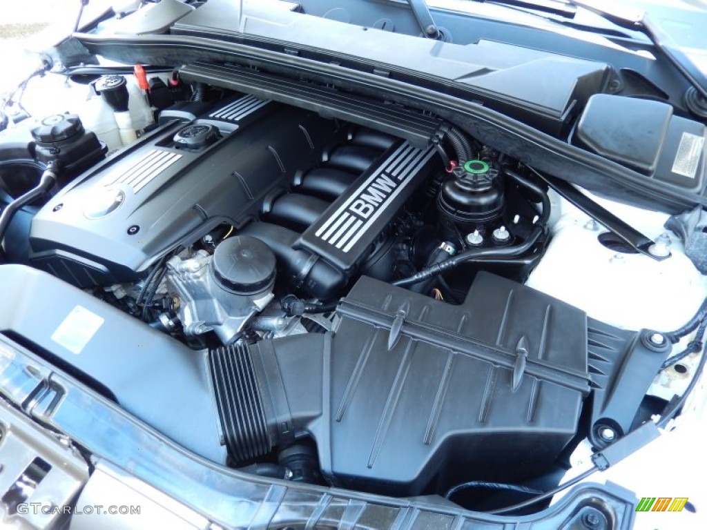 2011 BMW 1 Series 128i Convertible Engine Photos