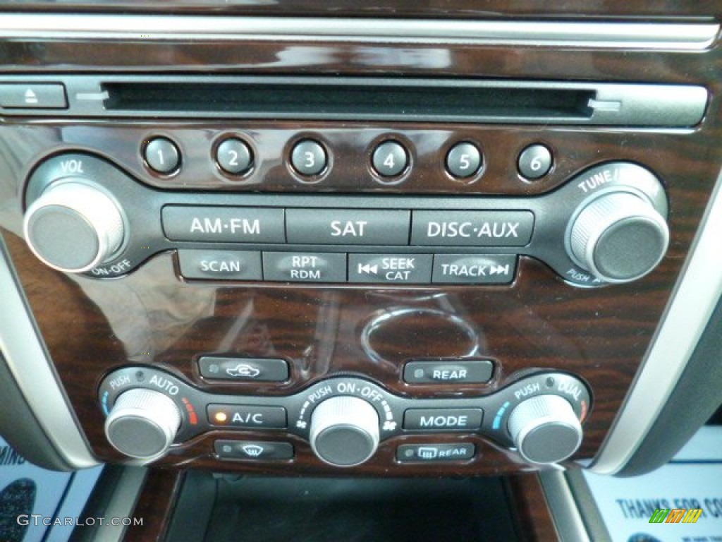 2014 Nissan Pathfinder Platinum AWD Controls Photos