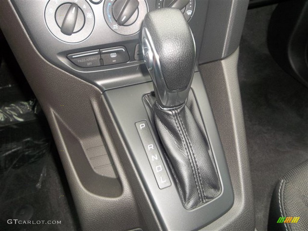 2014 Ford Focus S Sedan Transmission Photos