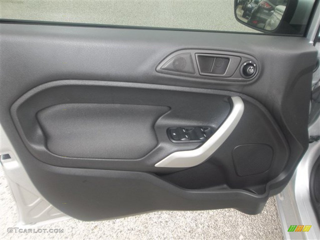 2013 Fiesta SE Sedan - Ingot Silver / Charcoal Black photo #14