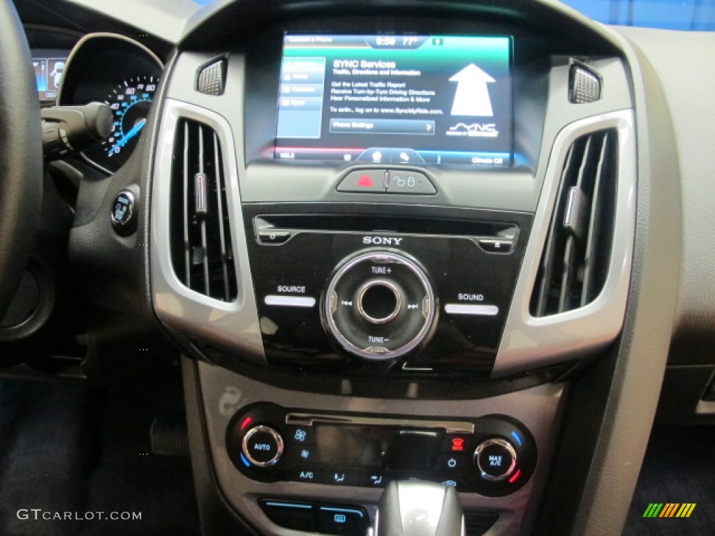 2012 Focus Titanium Sedan - White Platinum Tricoat Metallic / Charcoal Black photo #26