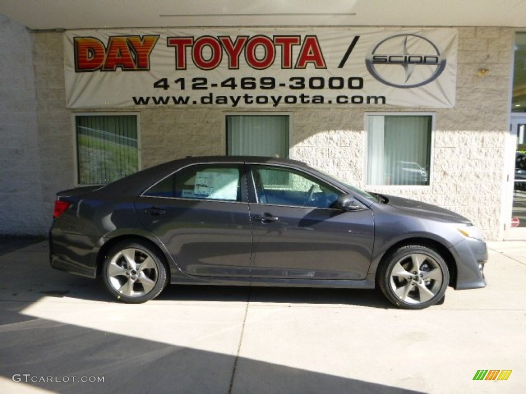 2013 Camry SE V6 - Magnetic Gray Metallic / Black/Ash photo #1
