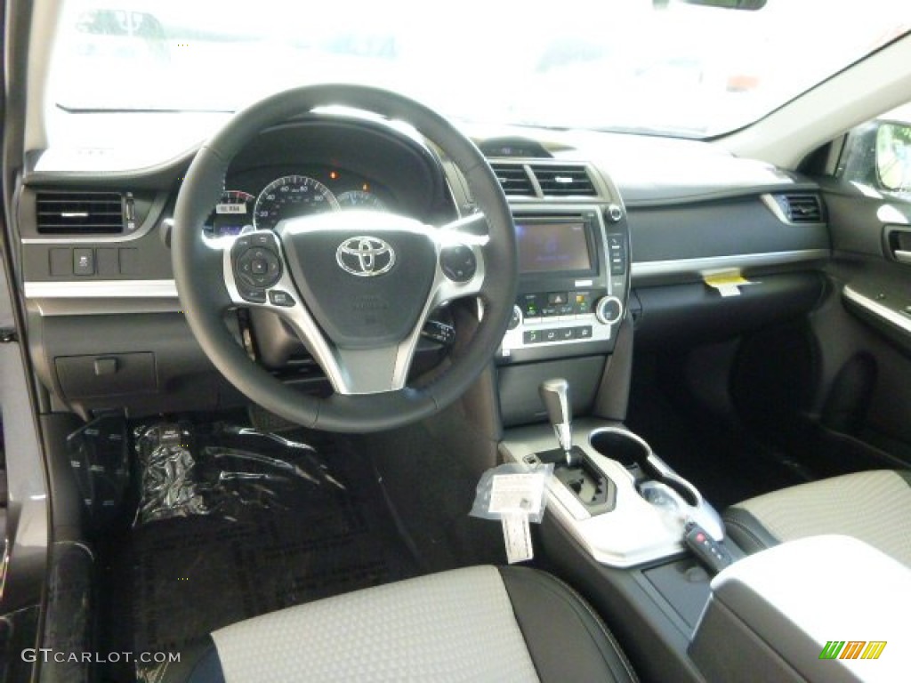 2013 Camry SE V6 - Magnetic Gray Metallic / Black/Ash photo #14
