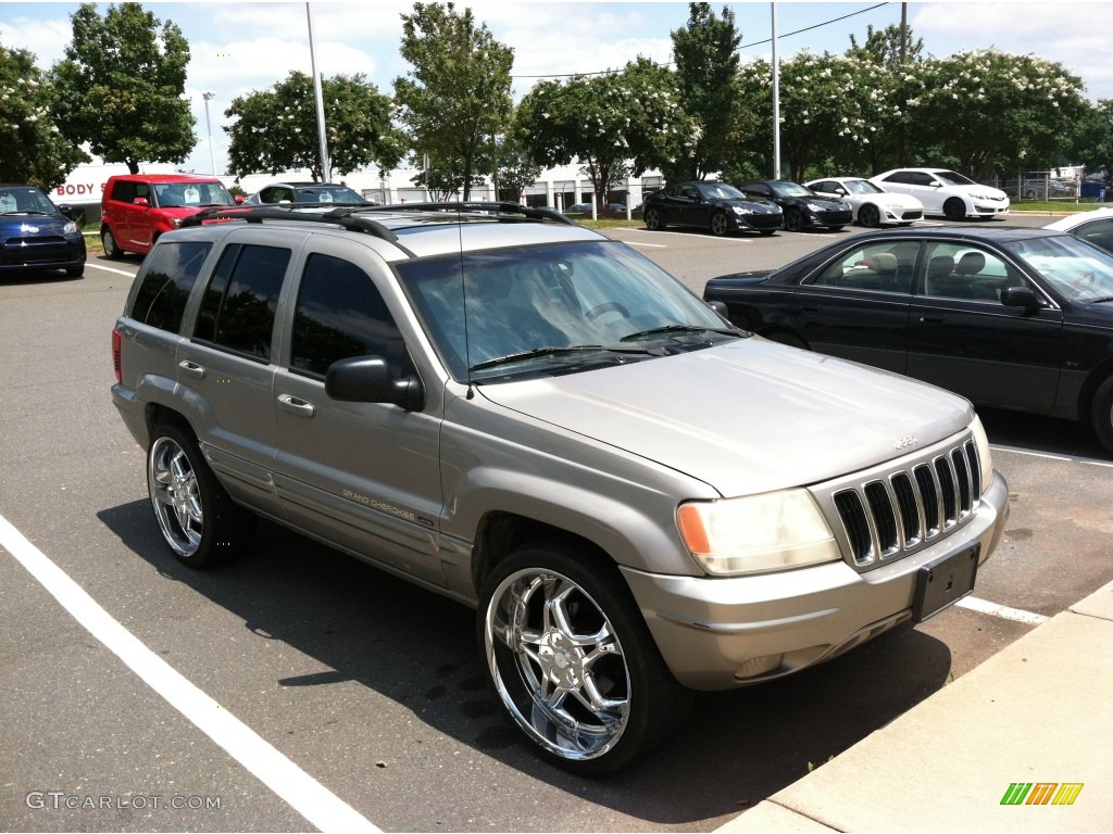 Silverstone Metallic Jeep Grand Cherokee