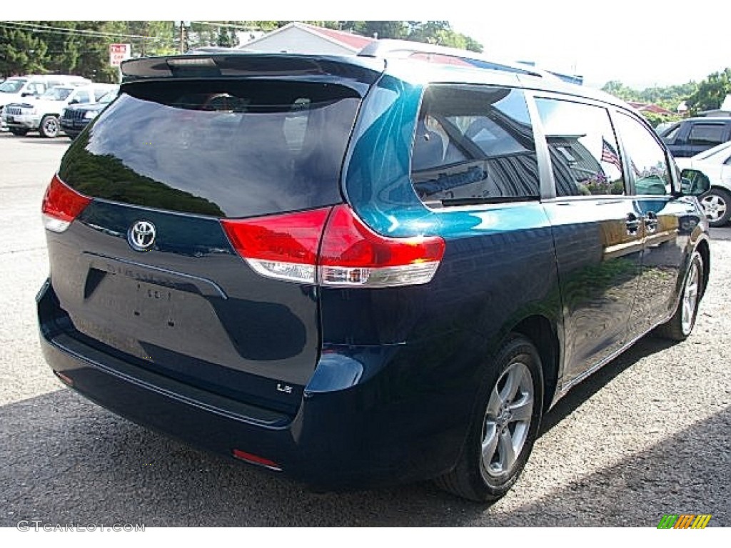 2011 Sienna LE - South Pacific Blue Pearl / Light Gray photo #10