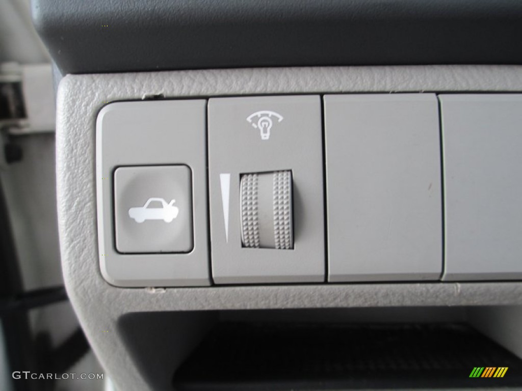 2004 Spectra LX Sedan - Clear White / Gray photo #12