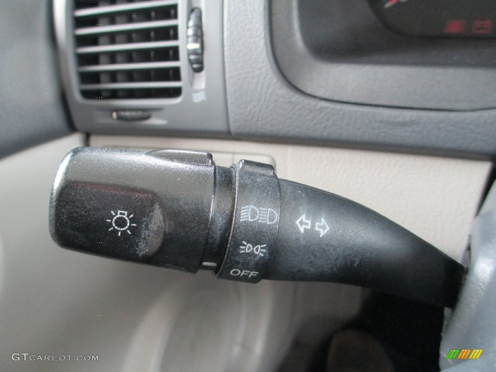 2004 Kia Spectra LX Sedan Controls Photo #83954218