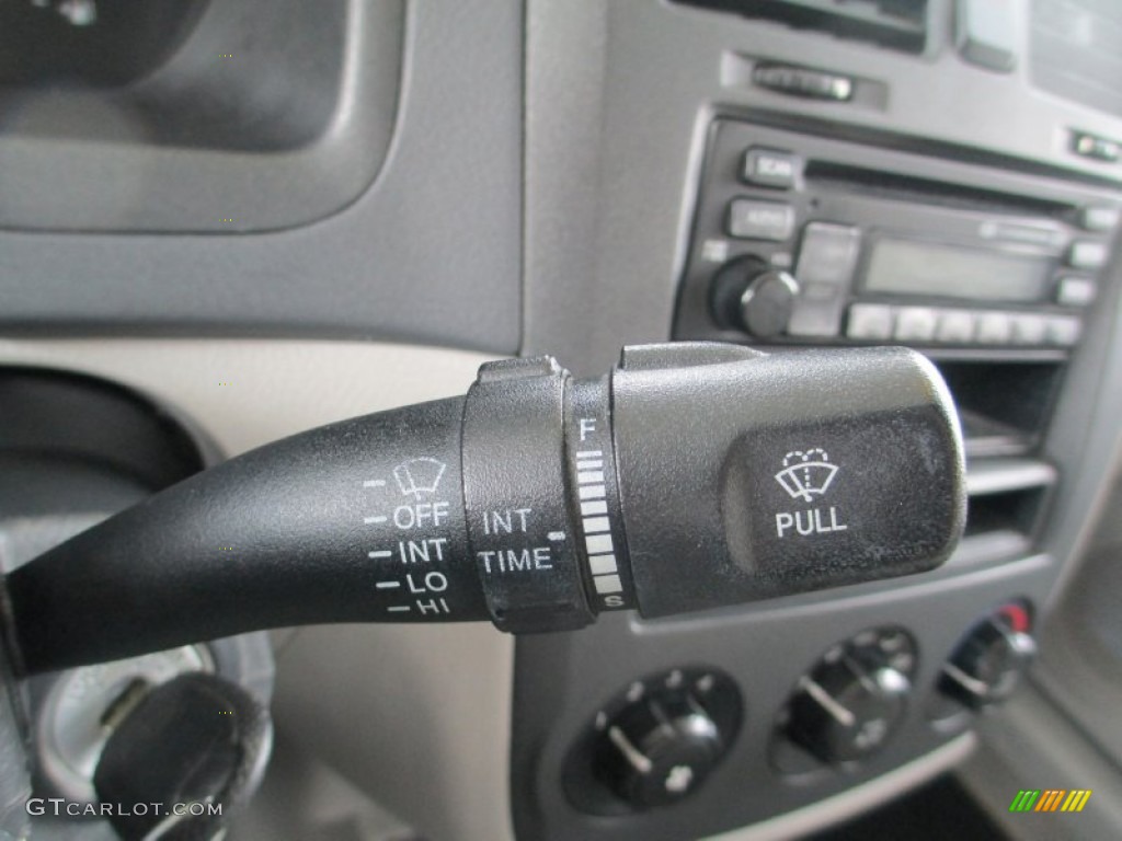 2004 Kia Spectra LX Sedan Controls Photo #83954221