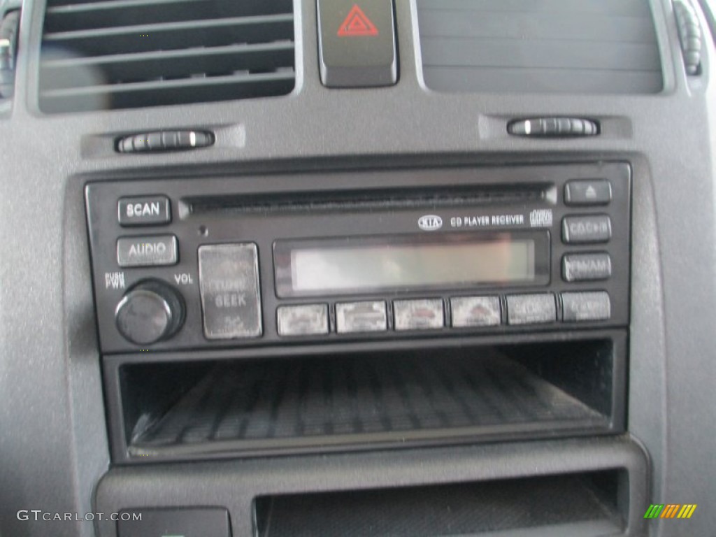 2004 Kia Spectra LX Sedan Controls Photo #83954224