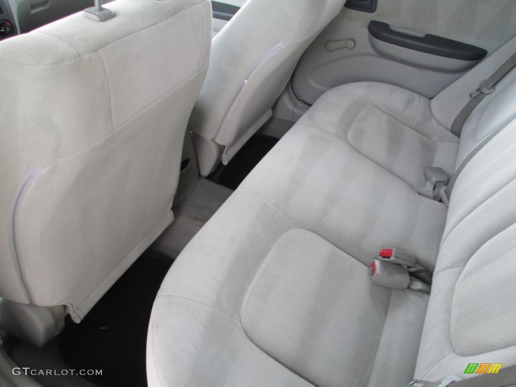 2004 Spectra LX Sedan - Clear White / Gray photo #19