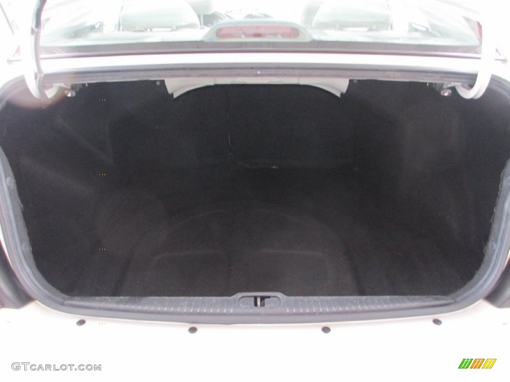 2004 Kia Spectra LX Sedan Trunk Photo #83954239