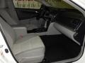 Super White - Camry LE Photo No. 17