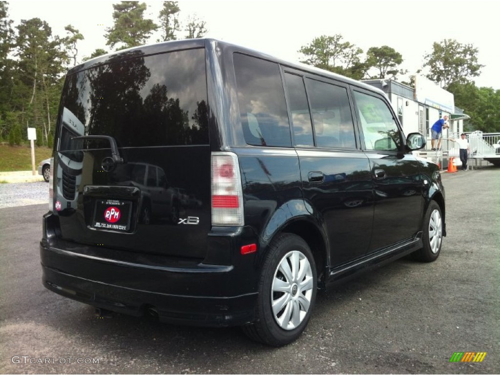 2005 xB  - Black / Dark Charcoal photo #14