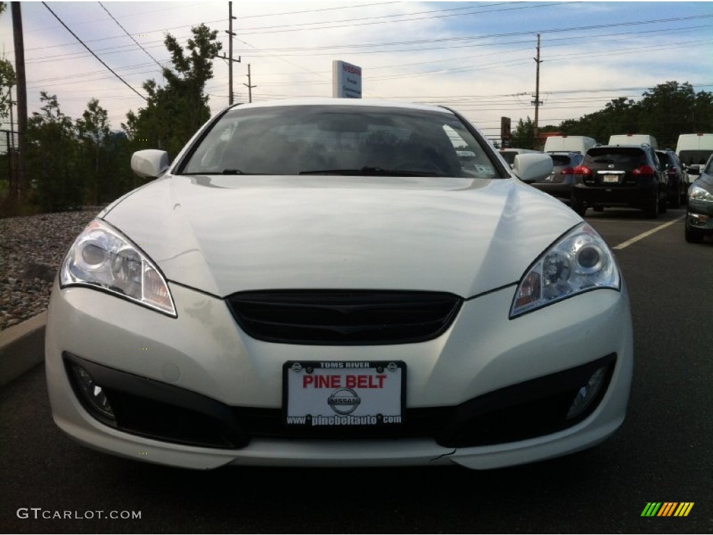2010 Genesis Coupe 3.8 Grand Touring - Karussell White / Black photo #2