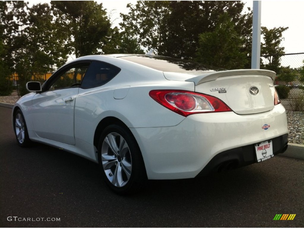 2010 Genesis Coupe 3.8 Grand Touring - Karussell White / Black photo #5