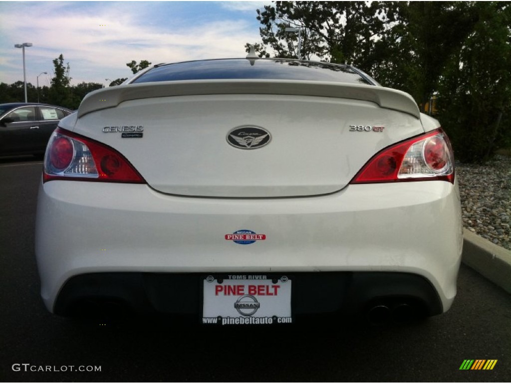 2010 Genesis Coupe 3.8 Grand Touring - Karussell White / Black photo #6