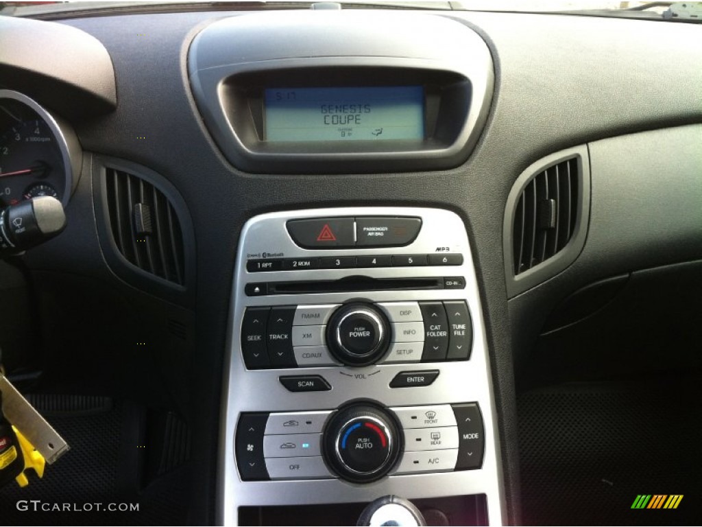 2010 Genesis Coupe 3.8 Grand Touring - Karussell White / Black photo #13