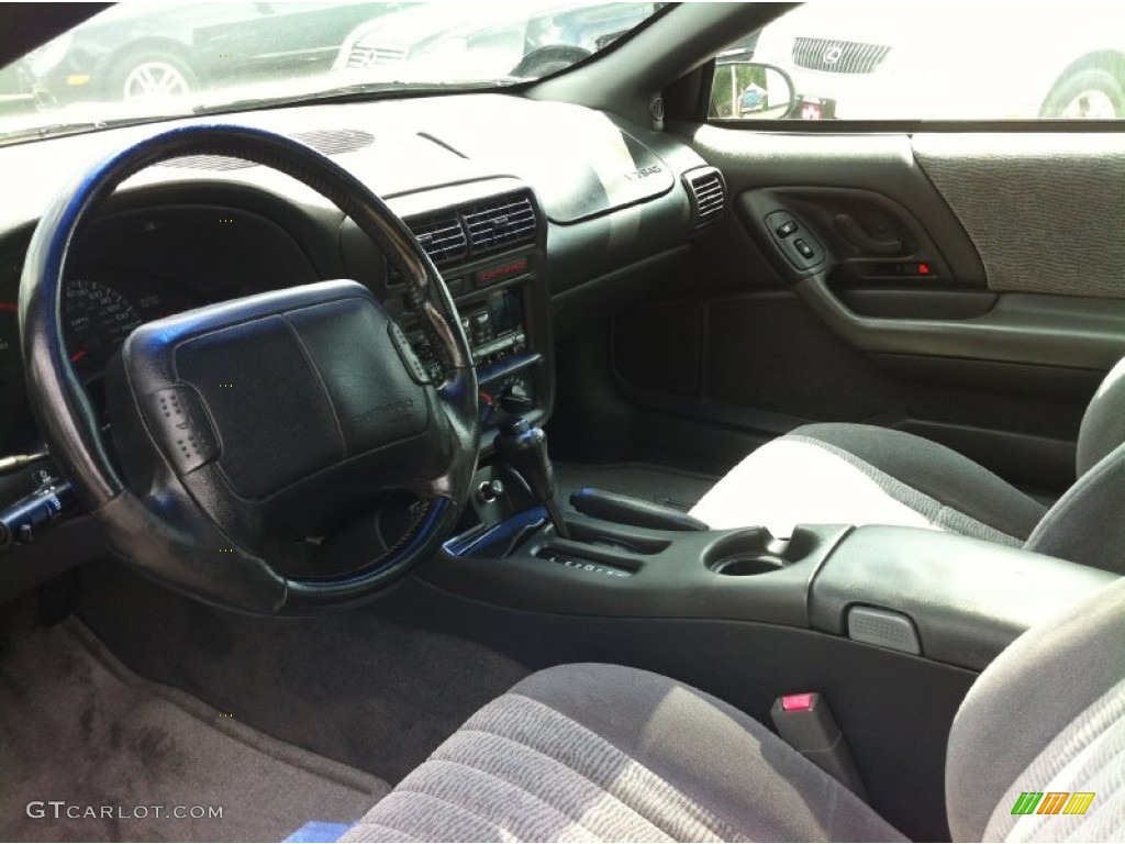 Medium Grey Interior 1997 Chevrolet Camaro Z28 Coupe Photo #83959609