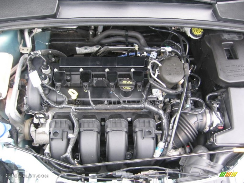 2012 Ford Focus SE 5-Door Engine Photos