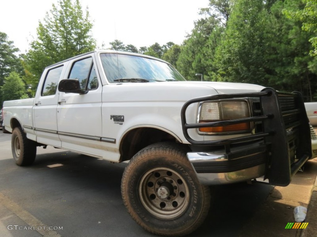 1997 F250 XL Crew Cab 4x4 - Oxford White / Medium Graphite photo #4
