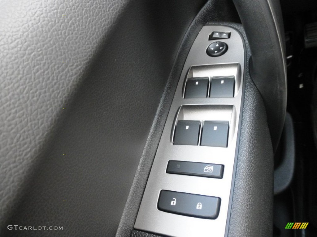 2014 GMC Sierra 2500HD SLE Crew Cab 4x4 Controls Photo #83964156