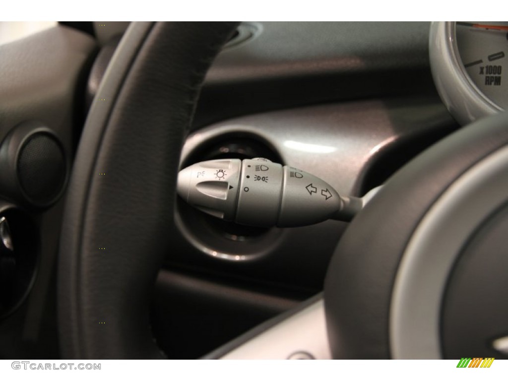 2006 Mini Cooper Hardtop Controls Photo #83964909