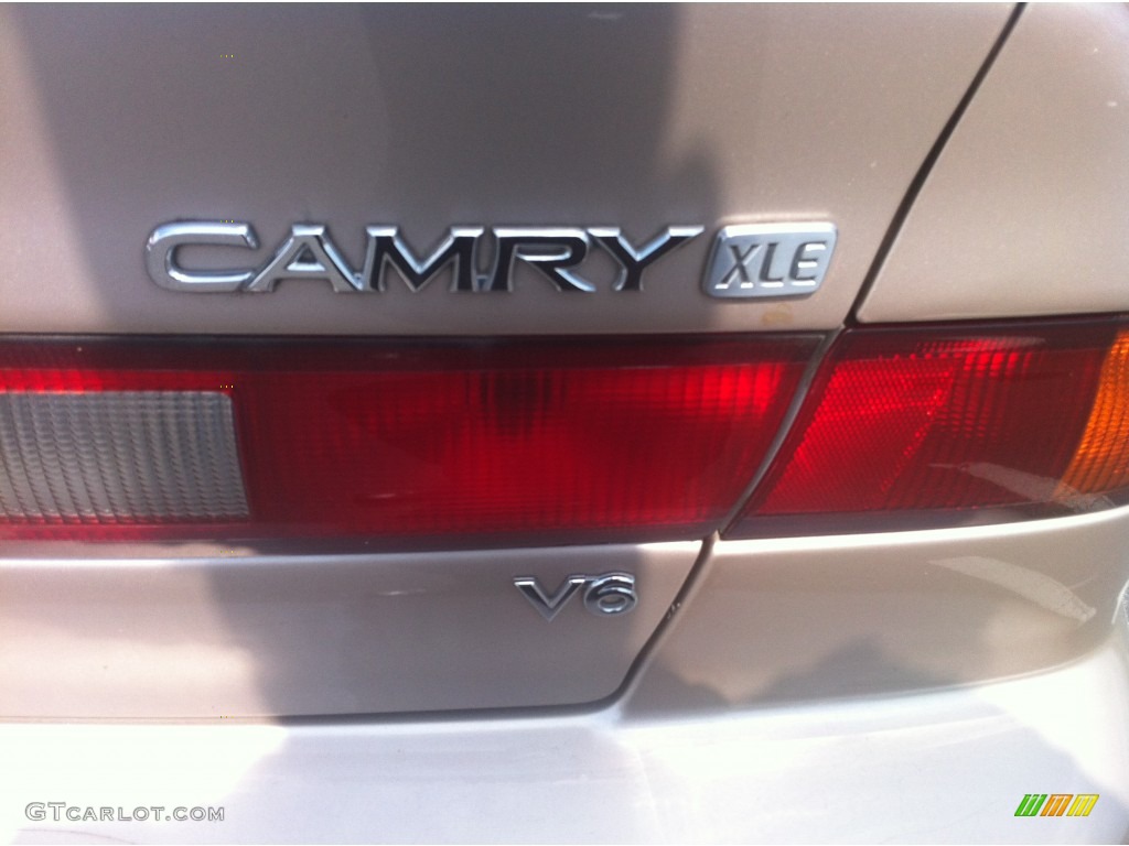 1997 Camry XLE V6 - Cashmere Beige Metallic / Beige photo #7