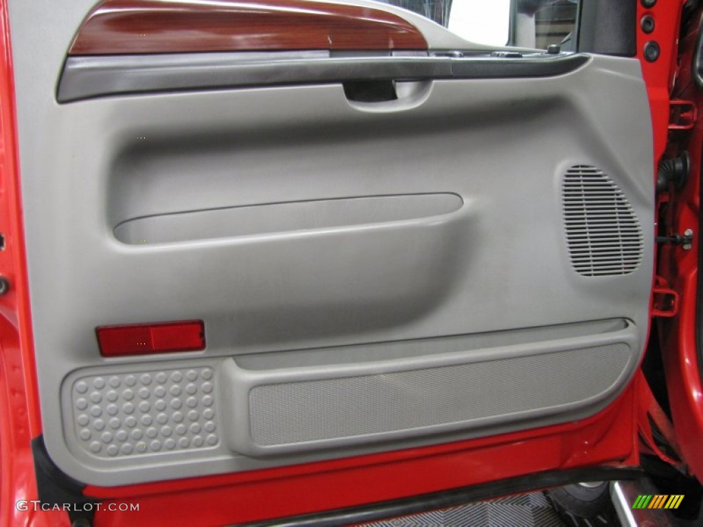 2006 F350 Super Duty XLT SuperCab 4x4 - Red Clearcoat / Medium Flint photo #11