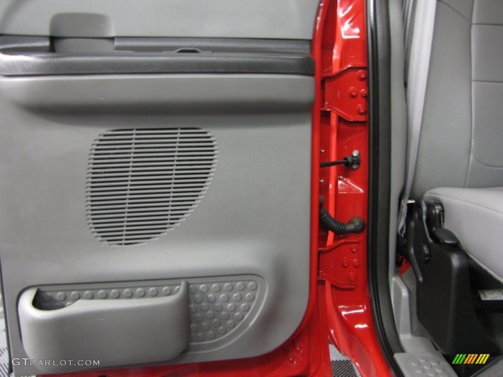 2006 F350 Super Duty XLT SuperCab 4x4 - Red Clearcoat / Medium Flint photo #14