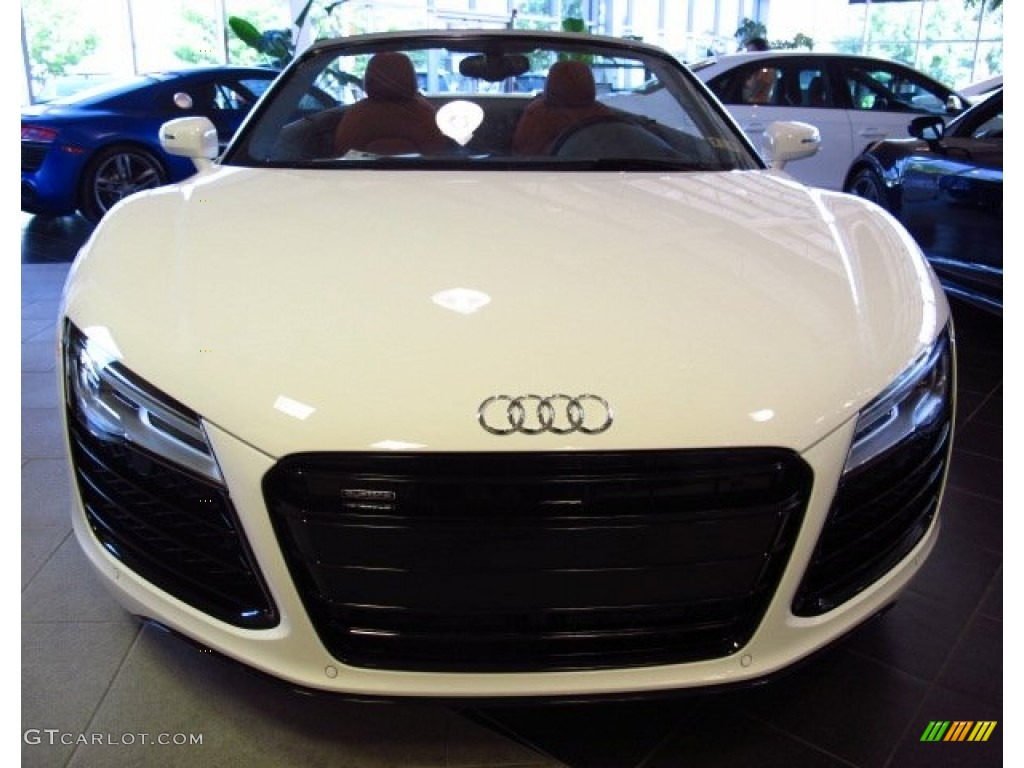 2014 R8 Spyder V10 - Ibis White / Red photo #7