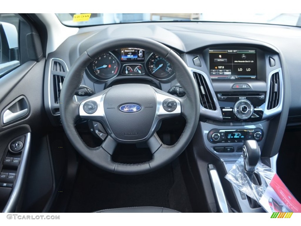 2014 Ford Focus Titanium Hatchback Charcoal Black Dashboard Photo #83984977