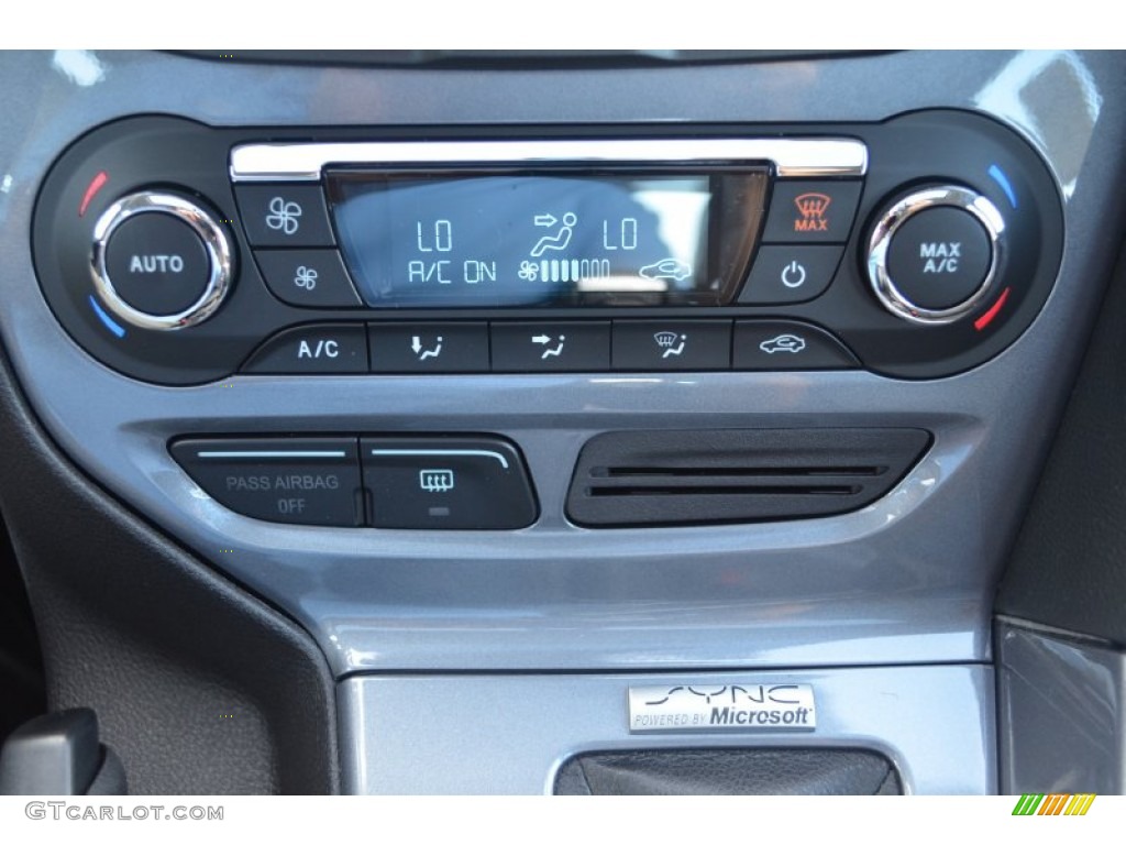 2014 Ford Focus Titanium Hatchback Controls Photo #83985069