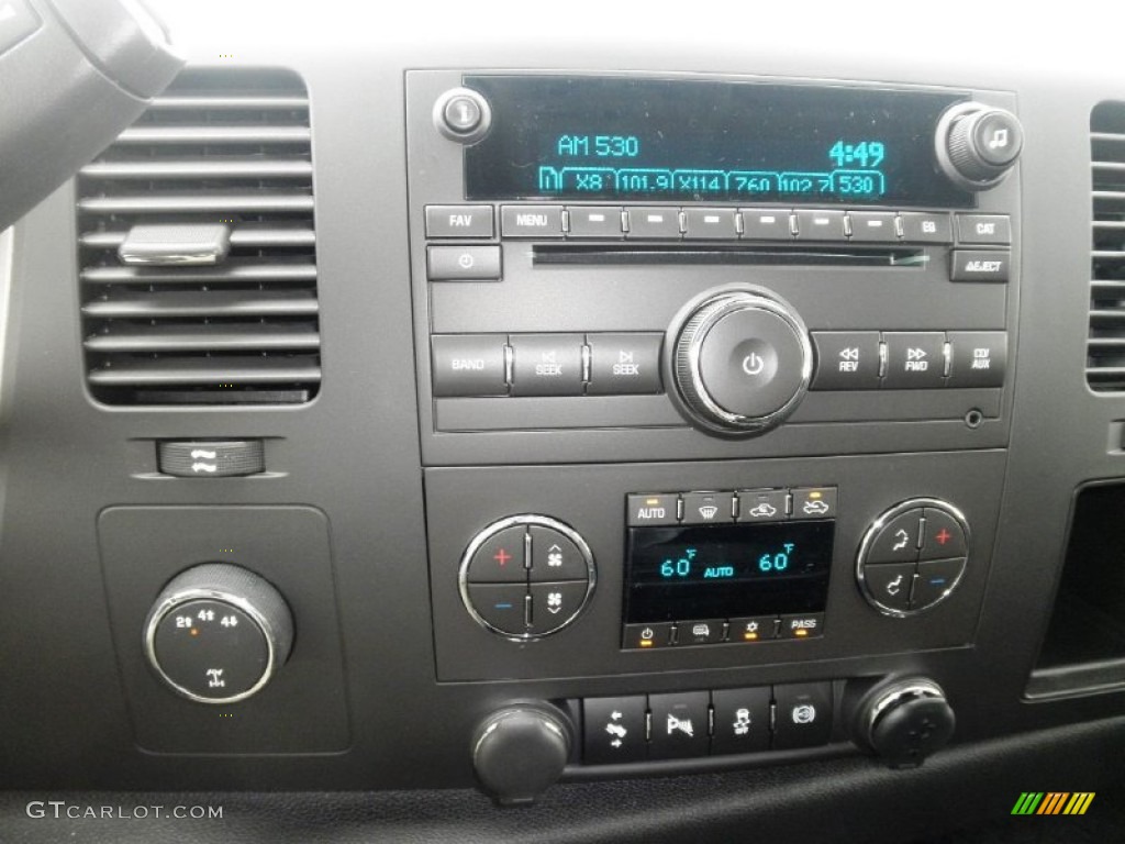 2014 GMC Sierra 2500HD SLE Crew Cab 4x4 Controls Photo #83992377