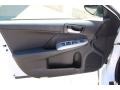 Super White - Camry SE Photo No. 6