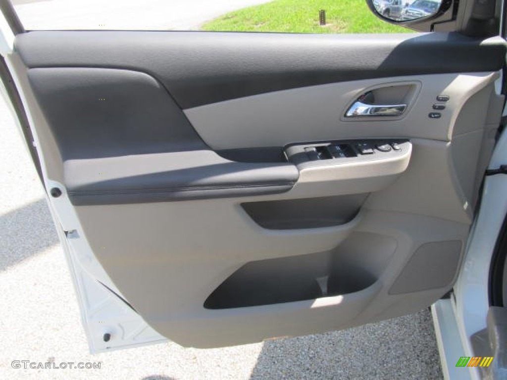 2014 Honda Odyssey Touring Elite Door Panel Photos