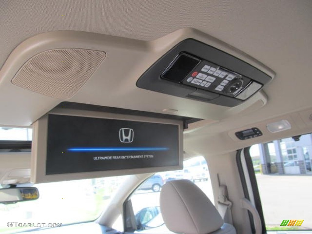 2014 Honda Odyssey Touring Elite Entertainment System Photo #83996802